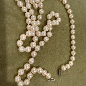 Elegant Pearl Necklace vintage
